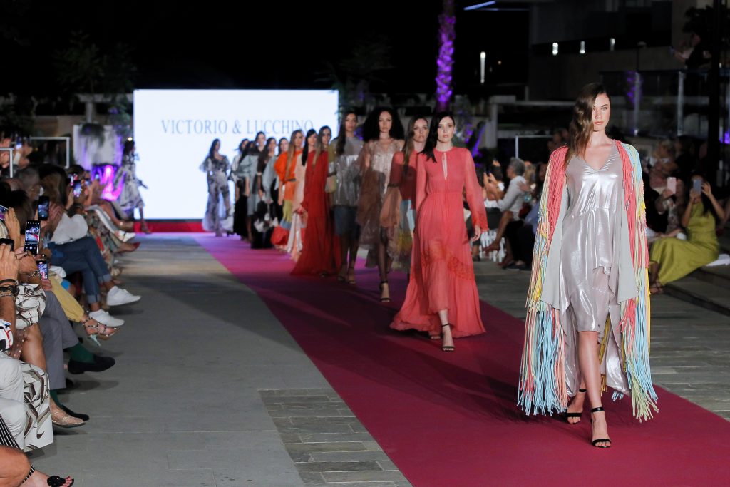 Registrarse reserva Problema Victorio y Lucchino 2021 – La cita con la Moda Internacional en el corazón  de Marbella